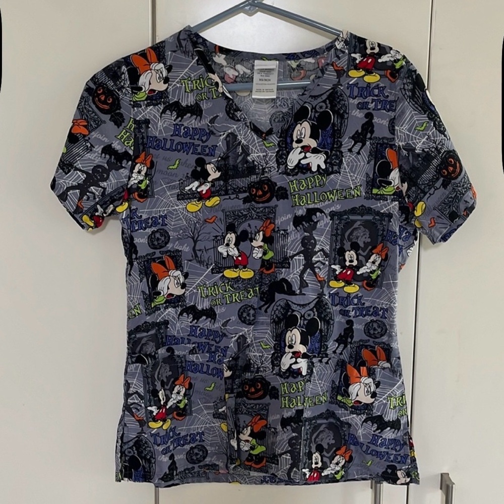 🎃Womens Disney scrub top